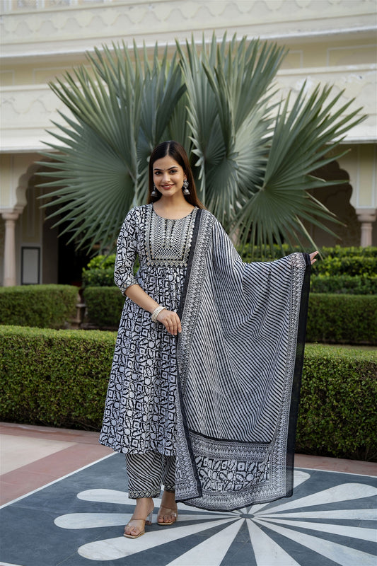 Women Embroidered Kurta and Pant Set with Dupatta in Black and White color